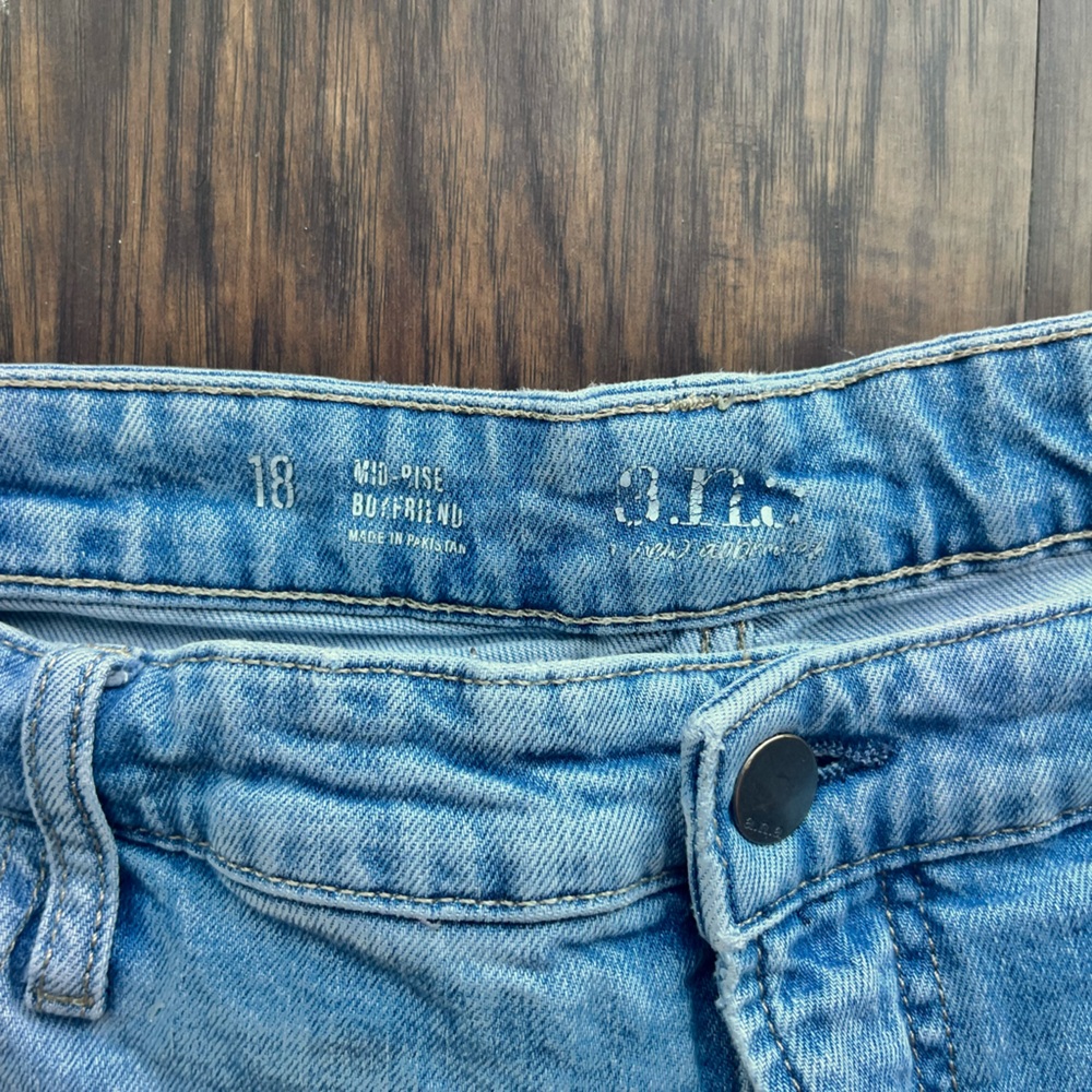 a.n.a- Light Wash Boyfriend Jeans - Picture 2 of 5